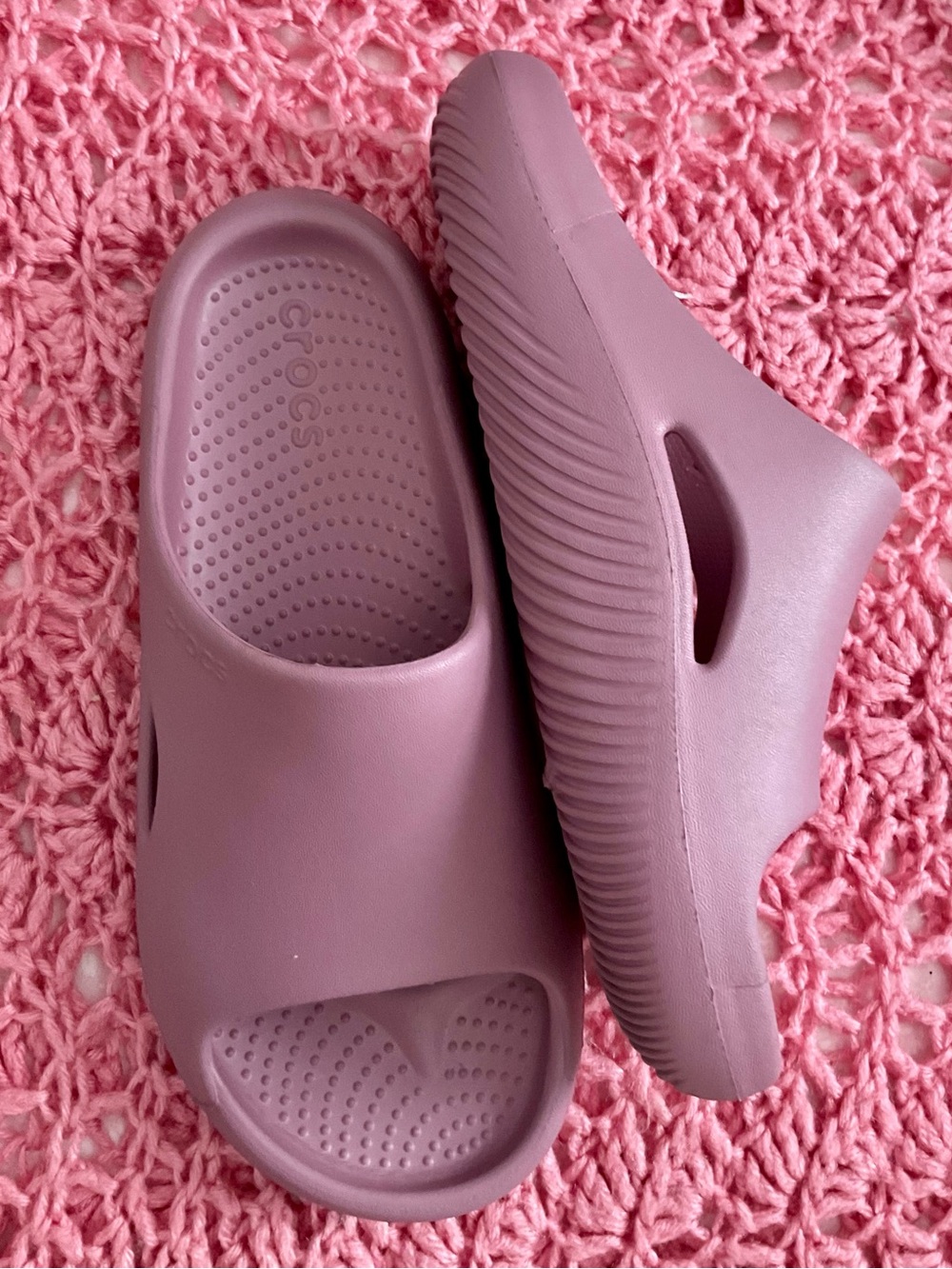 CROCS   Lightweight Slide Sandals in Mauve Pink